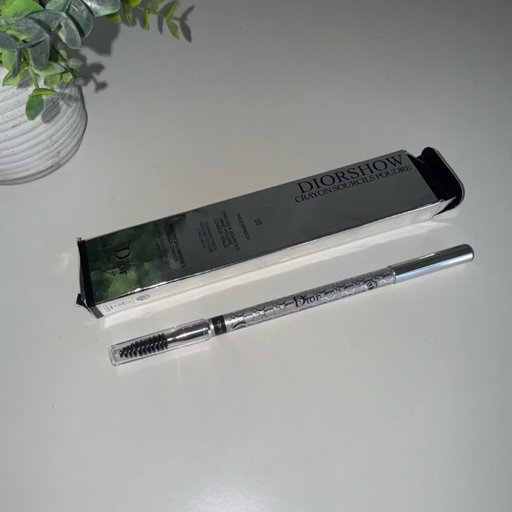 DIOR Diorshow Crayon- Waterproof Black Eyebrow Pencil - Picture 5 of 5